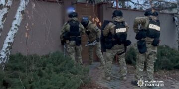 Поліцейські викрили злочинну групу псевдоволонтерів на Одещині