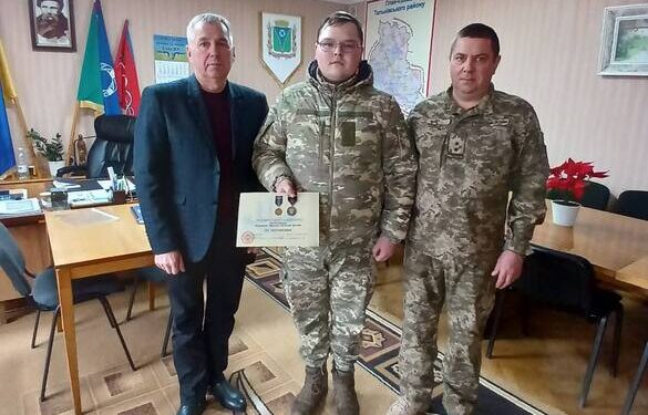 Поранений захисник з Тальнівщини отримав нагороду від Міноборони України