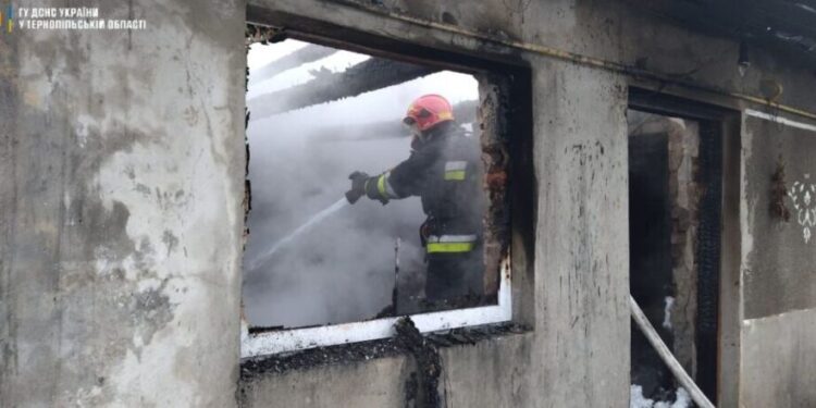 Пожежа у селі Лапшин на Тернопільщині – спалахнула літня кухня