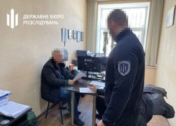 Працівника лісогосподарства підозрюють у допомозі “чорним лісорубам” на 145 мільйонів