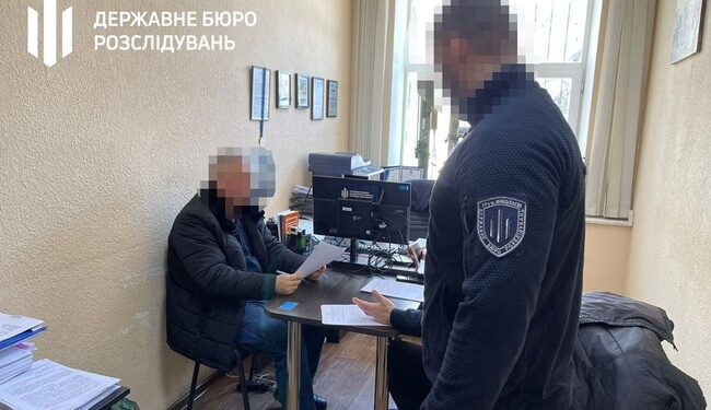 Працівника лісогосподарства підозрюють у допомозі “чорним лісорубам” на 145 мільйонів