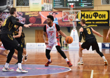 Рівне у другому матчі стартового дня черкаського бабла перемогло Київ-Баскет – Федерація баскетболу України