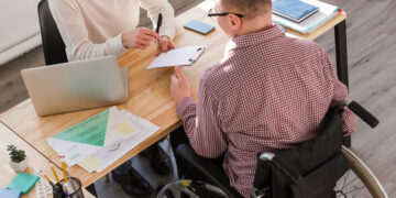 Роботодавці, які працевлаштували осіб з інвалідністю, можуть отримати компенсації за облаштування робочих місць