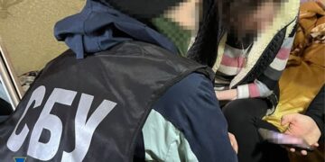 Розповсюджувала антиукраїнські фейки і працювала на рф: у Миколаєві СБУ викрила колаборантку