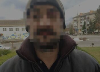 Шепетівчанина спіймали на гарячому охоронці, коли той намагався винести елітний алкоголь —Хмельнитчина