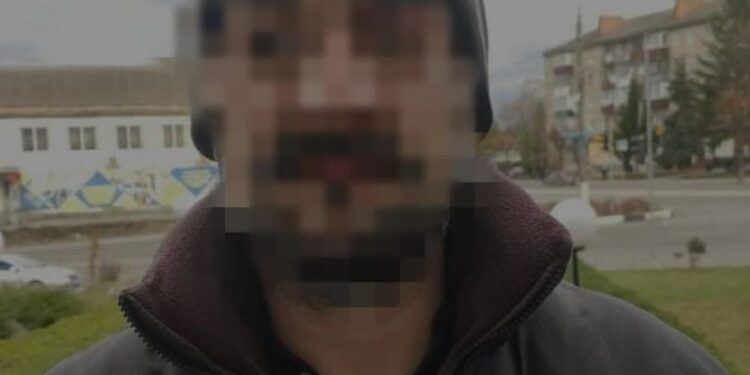 Шепетівчанина спіймали на гарячому охоронці, коли той намагався винести елітний алкоголь —Хмельнитчина