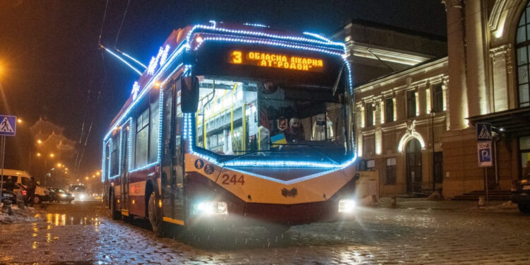 Скасують деякі  рейси: як курсуватиме комунальний транспорт Івано-Франківська  під час Нового року