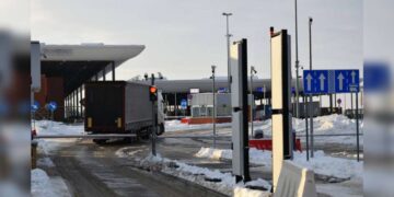 Скільки людей виїхали з України за минулу добу |  |