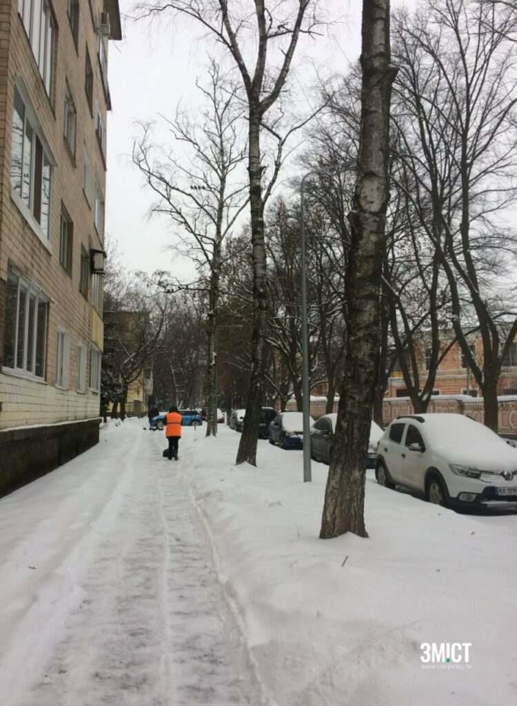 Прибирання снігу в Полтаві