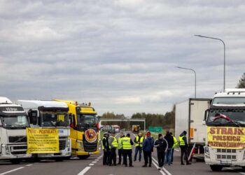 Страйки тимчасово припинять: що зараз відбувається на кордоні України |  |