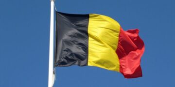 У Бельгії літак врізався у припарковане авто, пілот та пасажир загинули – Экономика