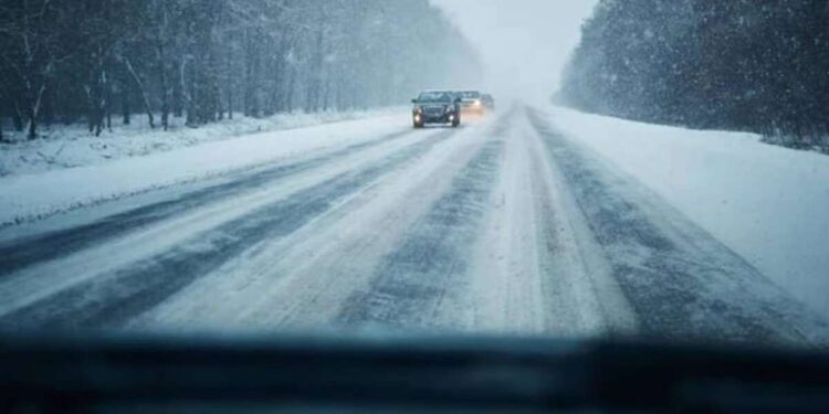 У Дніпропетровській області через непогоду можуть обмежити рух на дорогах | |