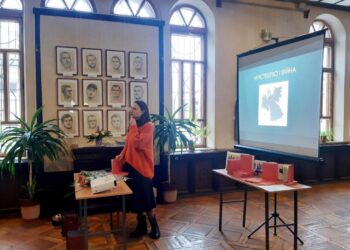 У Кропивницькому художниця-поетеса презентувала книгу про російсько-українську війну. ФОТО |  – Новини Кропивницького і Кіровоградщини