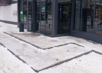 У Кропивницькому склали 20 протоколів за неприбраний сніг на тротуарах. ФОТО |  – Новини Кропивницького і Кіровоградщини