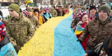 У Львові до Дня Соборності встановили рекорд України, розгорнувши найбільший прапор з підписами військових