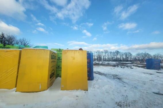 У Смілі продовжують встановлення вікон у пошкоджених вибухом будинках. Про будівництво знесених будинків поки не говорять — Новости Черкасс