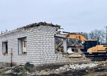У Смілі зруйновані від ракетного удару будинки відбудують райони Черкащини
