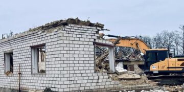 У Смілі зруйновані від ракетного удару будинки відбудують райони Черкащини