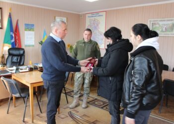У Тальному родинам полеглих захисників передали нагороди