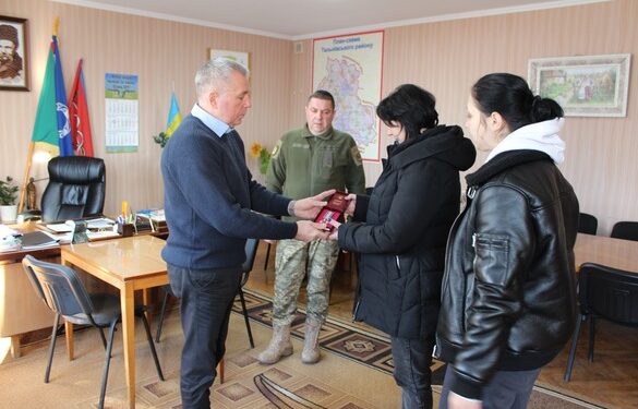 У Тальному родинам полеглих захисників передали нагороди