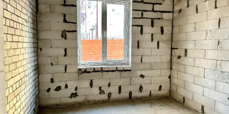 У Запоріжжі продовжують відновлювати багатоповерхівки після ракетних ударів – які роботи зараз проводяться | Новости Запорожья