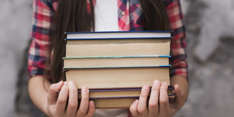 У Запоріжжі збирають книжки для бійців ЗСУ, що знаходяться у шпиталях – куди приносити літературу | Новости Запорожья