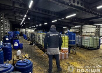 В Одесі поліція ліквідувала масштабне підпільне виробництво хімічної продукції світових брендів