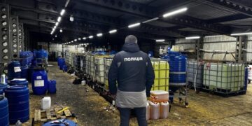 В Одесі поліція ліквідувала масштабне підпільне виробництво хімічної продукції світових брендів