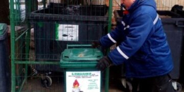 В одному з районів Львова встановили 10 контейнерів для збору бляшанок на окопні свічки