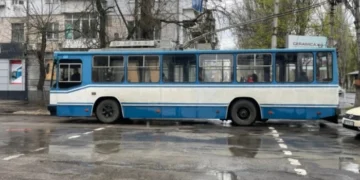 Внаслідок обстрілів в Херсоні пошкоджено об’єкти транспортної та комунальної інфраструктури