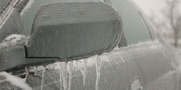 Водіям назвали 5 речей, які не можна залишати в автомобілі взимку |  та області |