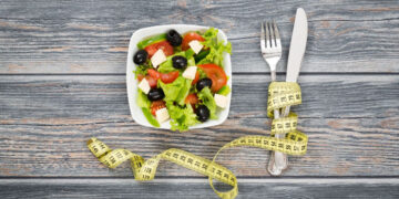 За скільки годин до сну треба їсти, аби не набрати вагу