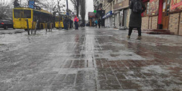 Жовтий рівень небезпеки: черкащан попереджають про ускладнення погодних умов