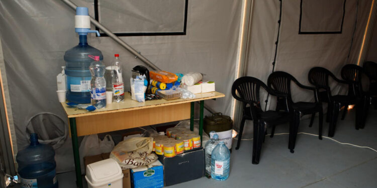 Зігрітися та зарядити телефони: на Прикарпатті облаштовано понад 450 пунктів незламності (ФОТО)