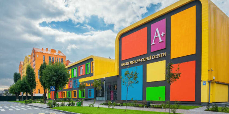 У Києві можуть закрити всі школи: як проходитиме навчання дітей | Новини Київ