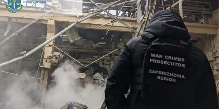 Обласна прокуратура проводить розслідування ракетного удару рф по Запоріжжю | Новини Запоріжжя