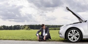 6 помилок за кермом, які шкодять вашому авто |  |