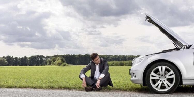 6 помилок за кермом, які шкодять вашому авто |  |