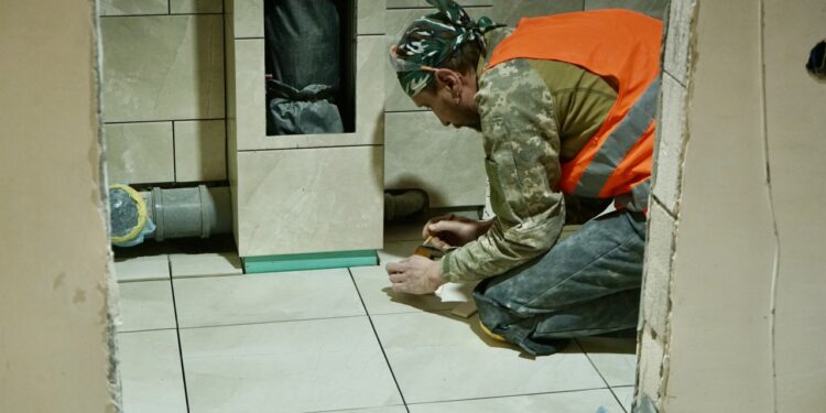 Ремонт пошкодженого ракетами житла: як просуваються роботи в Запоріжжі | Новини Запоріжжя