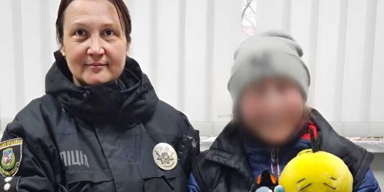 У Києві за 100 км від дому знайшли дівчину | Новини Київ