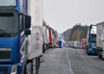 Польські митники відмовляються пломбувати українські транзитні фури із зерном – ЭКОНОМИКА