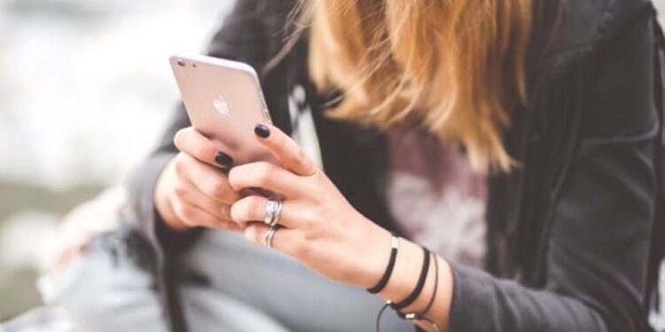 Аферисти продовжують розсилку SMS-повідомлень: постраждала мешканка Шепетівщини —Хмельнитчина