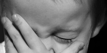 Бабця знущалася з внуків на Кременеччині – дітей відібрали