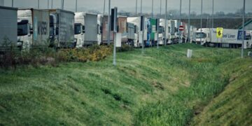Очікується ускладення руху вантажівок через кордон з Польщею та Угорщиною – ЭКОНОМИКА