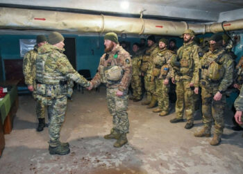 Гірник з ДТЕку отримав нагороду Золотий хрест за бойові заслуги | Новости Запорожья