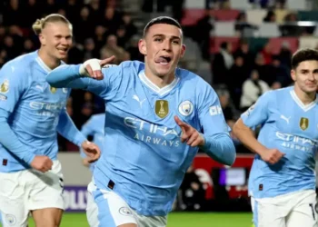 Хет-трик Фила Фодена. «Манчестер Сити» обыграл «Брентфорд» на выезде и сократил отставание от «Ливерпуля»