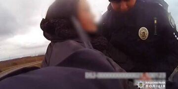 Хотіла стрибнути з мосту: на Уманщині врятували жінку (ВІДЕО)