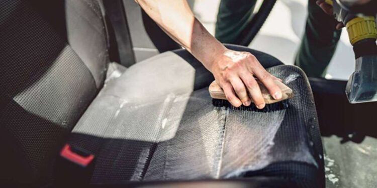 Як дешево та ефективно очистити салон автомобіля: порада від експертів | |