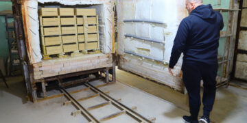 Як виготовляють автентичну плитку для реставрації будинку на Соборному, 151 | Новости Запорожья