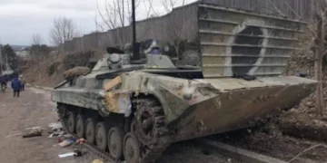 Кількість покинутої російської важкої техніки на Олешківській трасі видно навіть з космосу